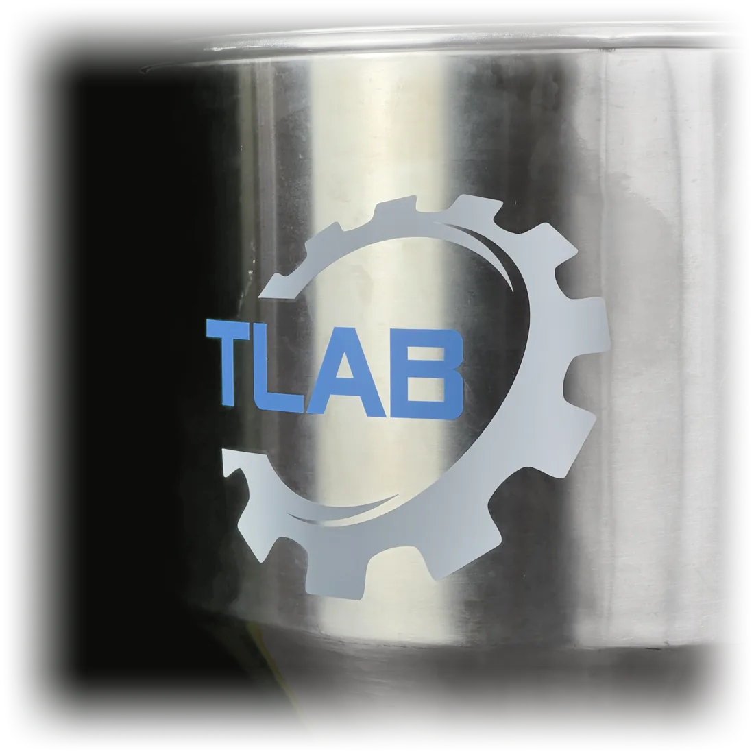 Tramoggia in acciaio inox con il logo TLAB